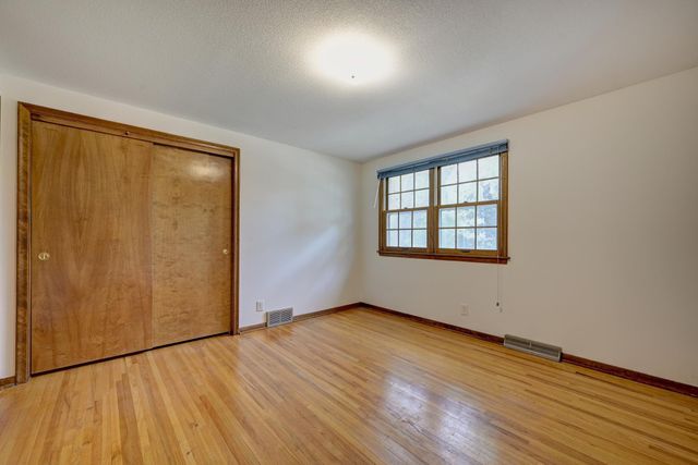 8930 23rd Avenue N, Golden Valley, MN 55427