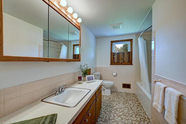 8930 23rd Avenue N, Golden Valley, MN 55427