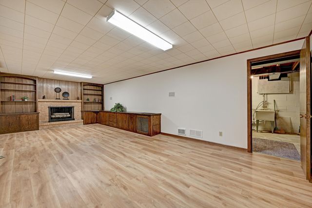 8930 23rd Avenue N, Golden Valley, MN 55427