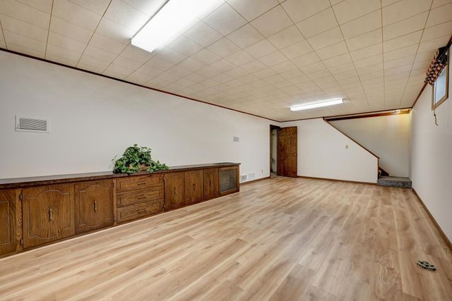 8930 23rd Avenue N, Golden Valley, MN 55427