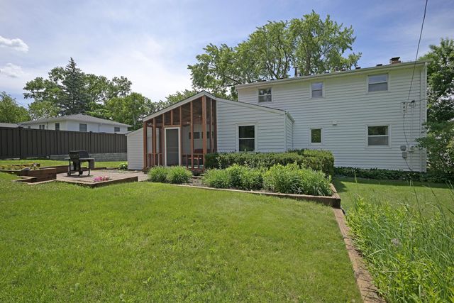8930 23rd Avenue N, Golden Valley, MN 55427
