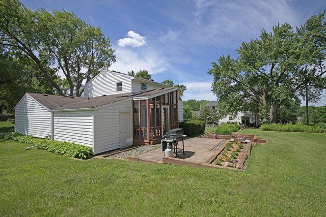 8930 23rd Avenue N, Golden Valley, MN 55427