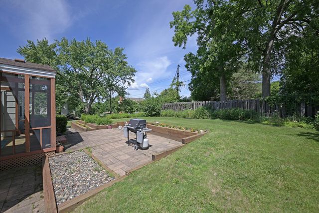 8930 23rd Avenue N, Golden Valley, MN 55427