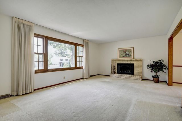 8930 23rd Avenue N, Golden Valley, MN 55427