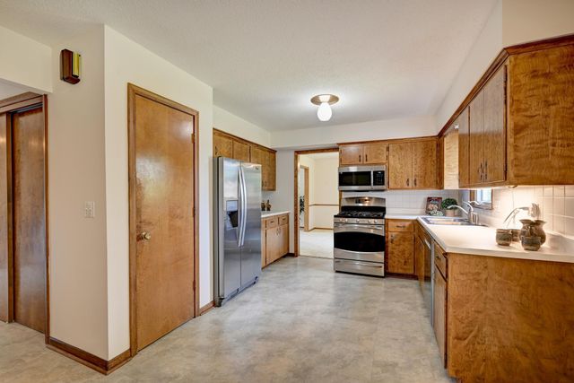 8930 23rd Avenue N, Golden Valley, MN 55427