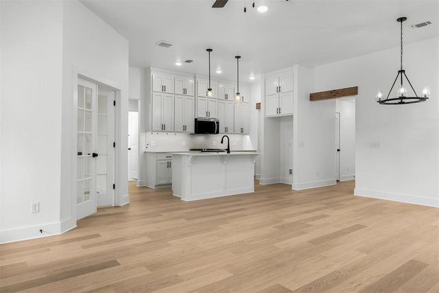 8725 Spruce Street, Edmond, OK 73003
