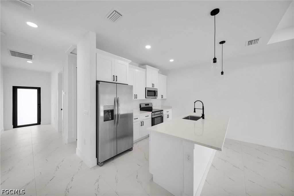 4985 Fairway CT, Lehigh Acres, FL 33973