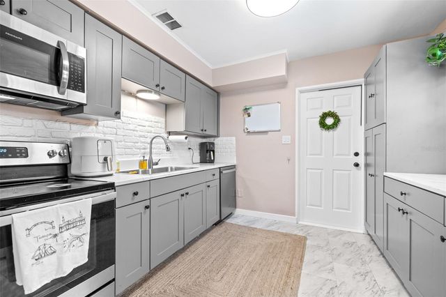 315 W LAMBRIGHT STREET, Tampa, FL 33604