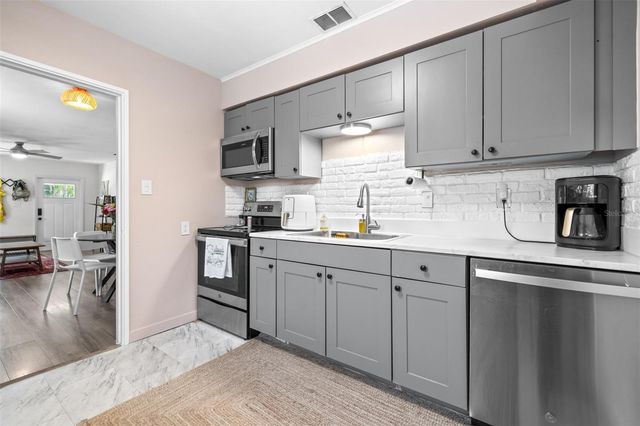 315 W LAMBRIGHT STREET, Tampa, FL 33604