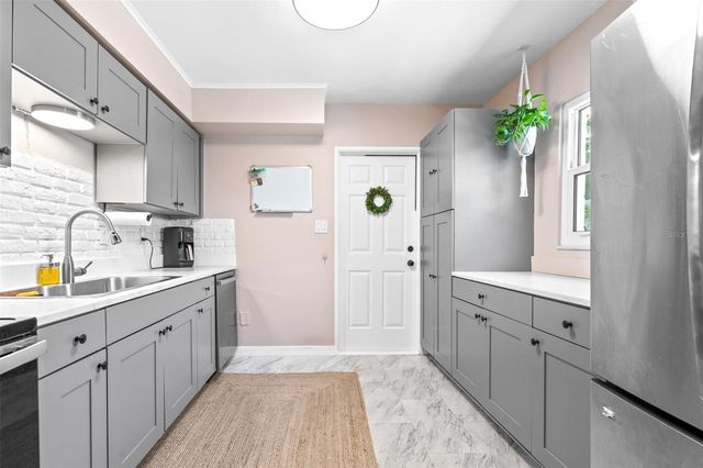 315 W LAMBRIGHT STREET, Tampa, FL 33604