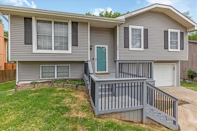 220 Debra Street, Lansing, KS 66043