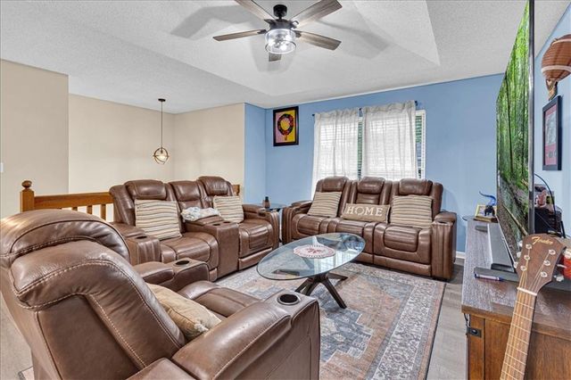 220 Debra Street, Lansing, KS 66043