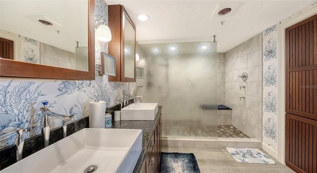 2110 HARBOURSIDE DRIVE 536, Longboat Key, FL 34228