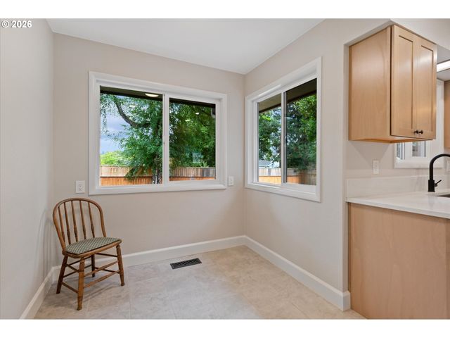 64 Nw FLORENCE Ave, Gresham, OR 97030