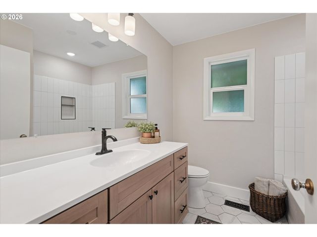 64 Nw FLORENCE Ave, Gresham, OR 97030
