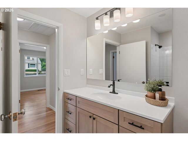 64 Nw FLORENCE Ave, Gresham, OR 97030