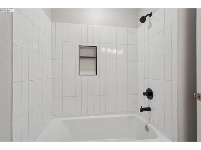 64 Nw FLORENCE Ave, Gresham, OR 97030