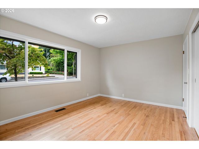 64 Nw FLORENCE Ave, Gresham, OR 97030