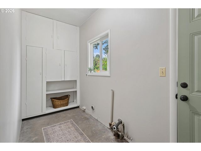 64 Nw FLORENCE Ave, Gresham, OR 97030