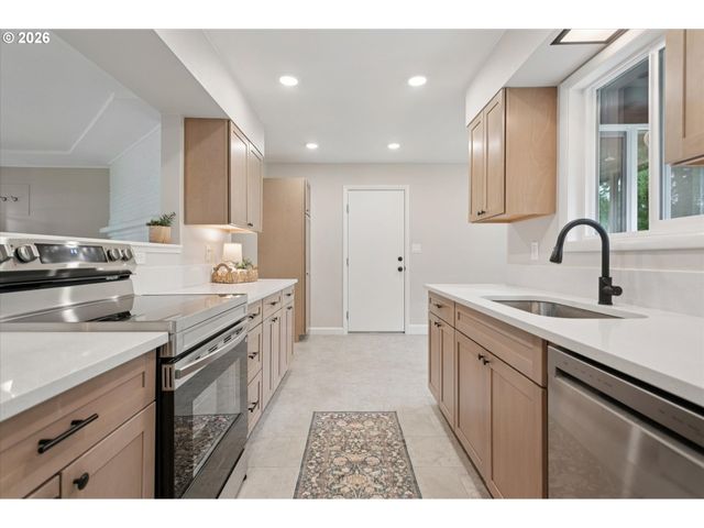 64 Nw FLORENCE Ave, Gresham, OR 97030