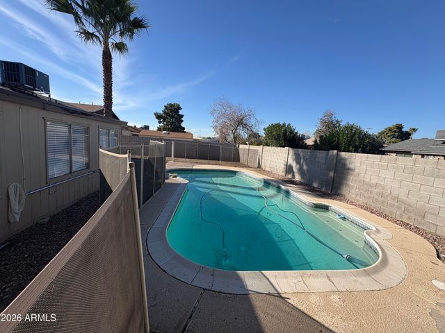 5256 W CHOLLA Street, Glendale, AZ 85304