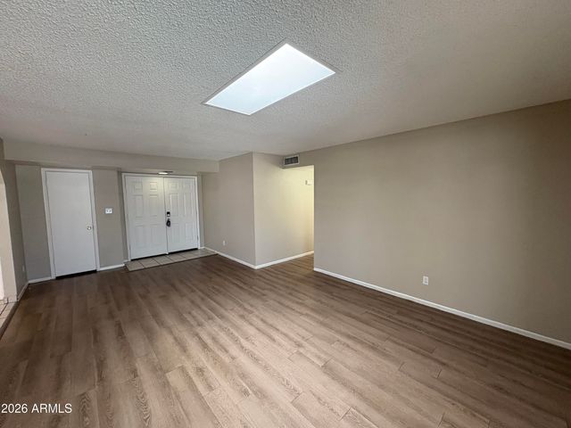 5256 W CHOLLA Street, Glendale, AZ 85304