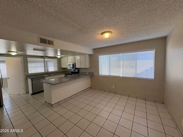 5256 W CHOLLA Street, Glendale, AZ 85304