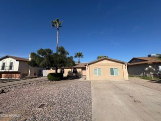 5256 W CHOLLA Street, Glendale, AZ 85304