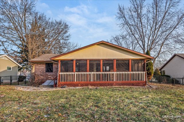 1652 Hilda Drive, Lake Holiday, IL 60548