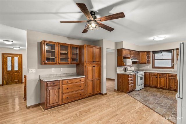 1652 Hilda Drive, Lake Holiday, IL 60548