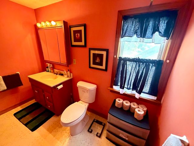 87 Hamburg, Springfield, MA 01107