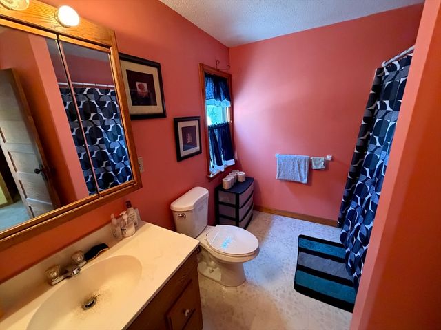 87 Hamburg, Springfield, MA 01107