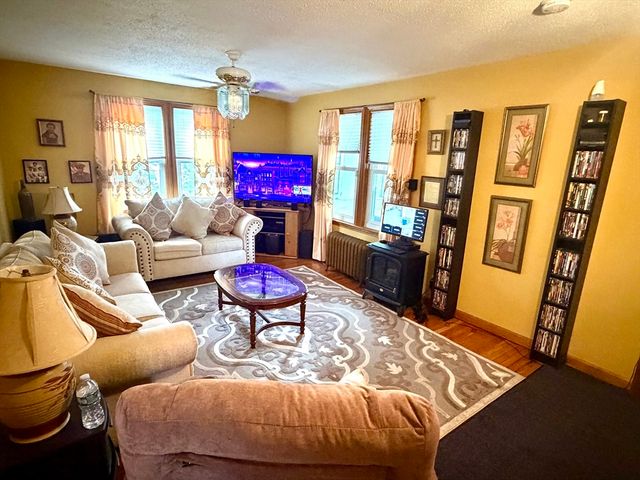 87 Hamburg, Springfield, MA 01107