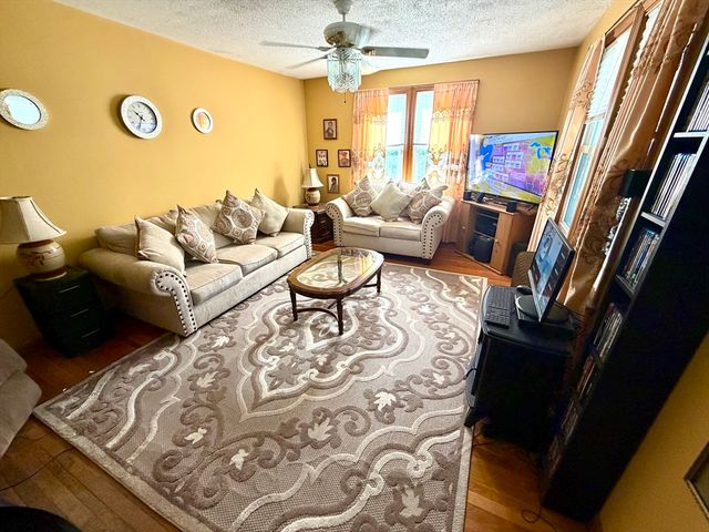 87 Hamburg, Springfield, MA 01107