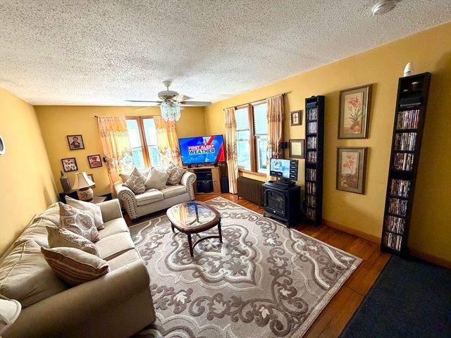 87 Hamburg, Springfield, MA 01107