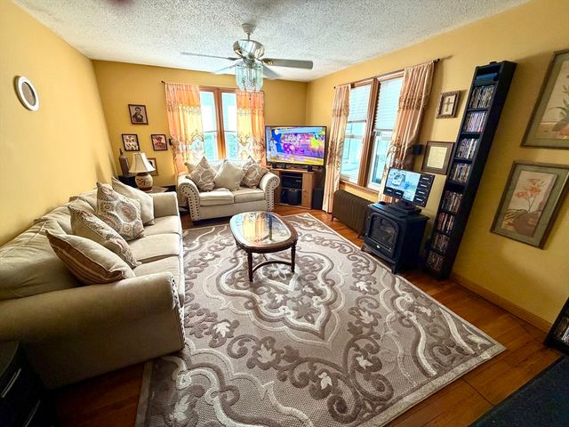 87 Hamburg, Springfield, MA 01107