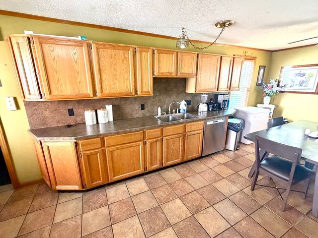 87 Hamburg, Springfield, MA 01107