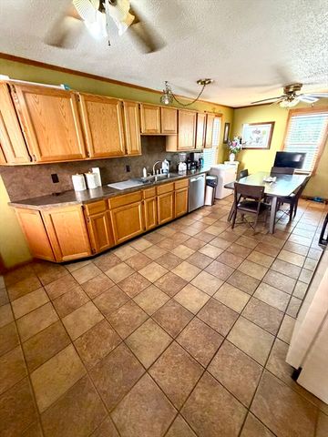 87 Hamburg, Springfield, MA 01107