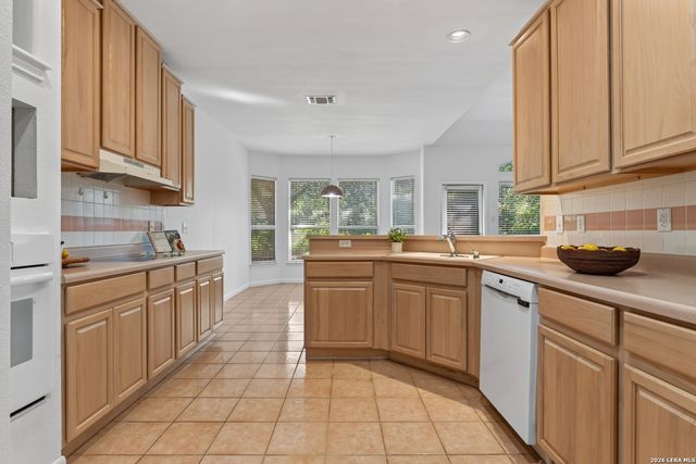 12 Twinpost, San Antonio, TX 78254