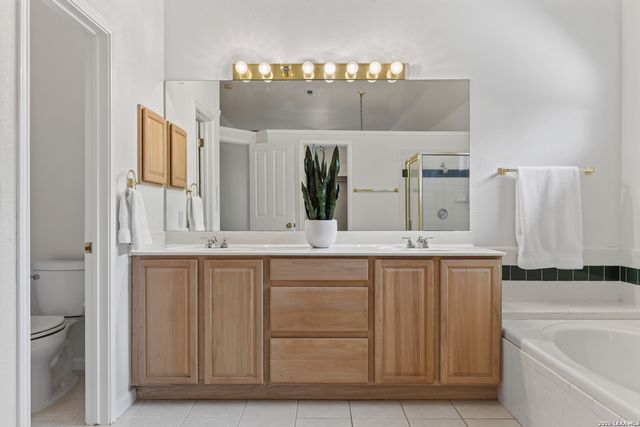 12 Twinpost, San Antonio, TX 78254