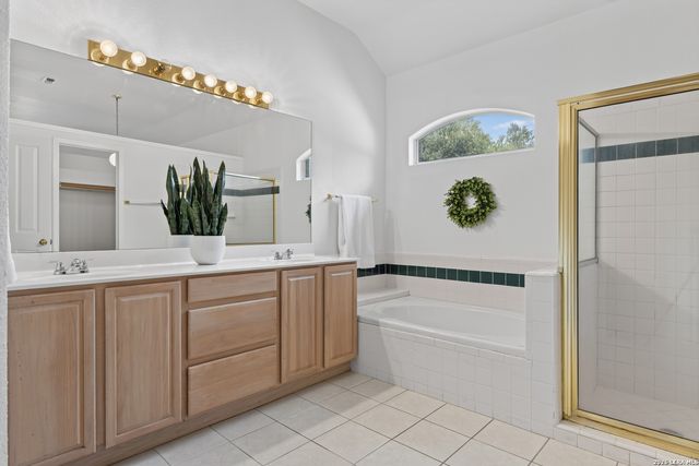 12 Twinpost, San Antonio, TX 78254