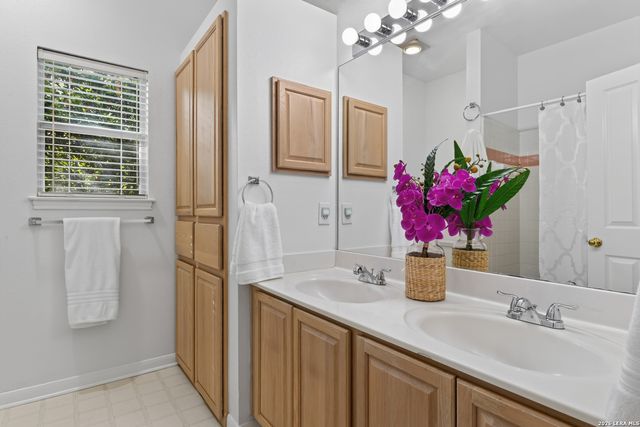 12 Twinpost, San Antonio, TX 78254