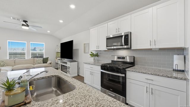 433 DEBORAH DR, New Braunfels, TX 78130