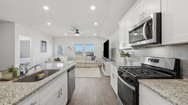 433 DEBORAH DR, New Braunfels, TX 78130