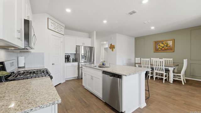 433 DEBORAH DR, New Braunfels, TX 78130