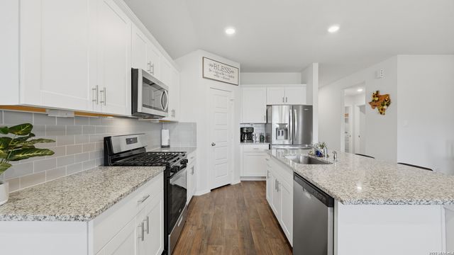 433 DEBORAH DR, New Braunfels, TX 78130
