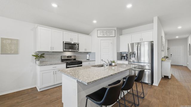 433 DEBORAH DR, New Braunfels, TX 78130