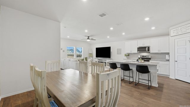 433 DEBORAH DR, New Braunfels, TX 78130
