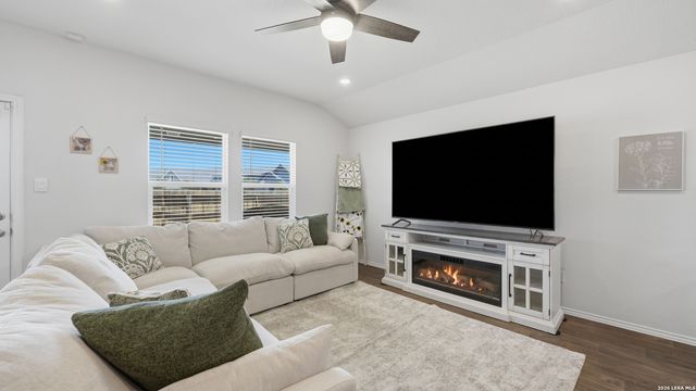 433 DEBORAH DR, New Braunfels, TX 78130