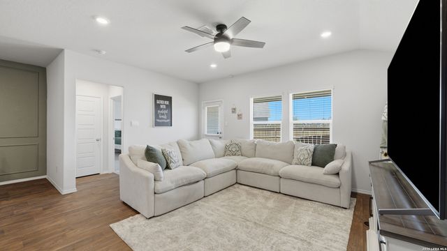 433 DEBORAH DR, New Braunfels, TX 78130
